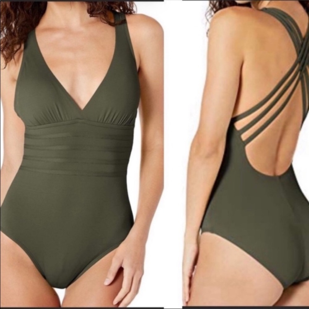 La Blanca Island Goddess Tummy Control One
Piece Swimsuit Size 14